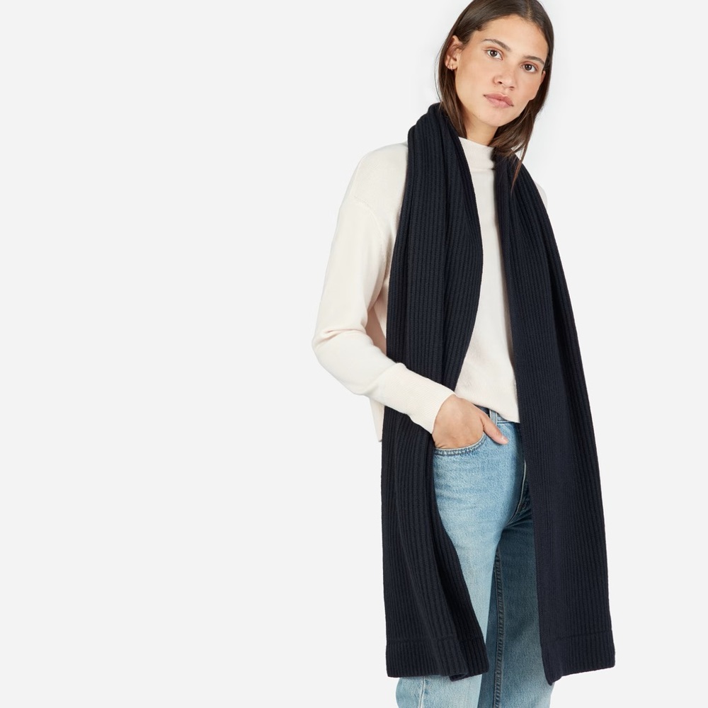 Everlane “the cashmere rib scarf” in navy